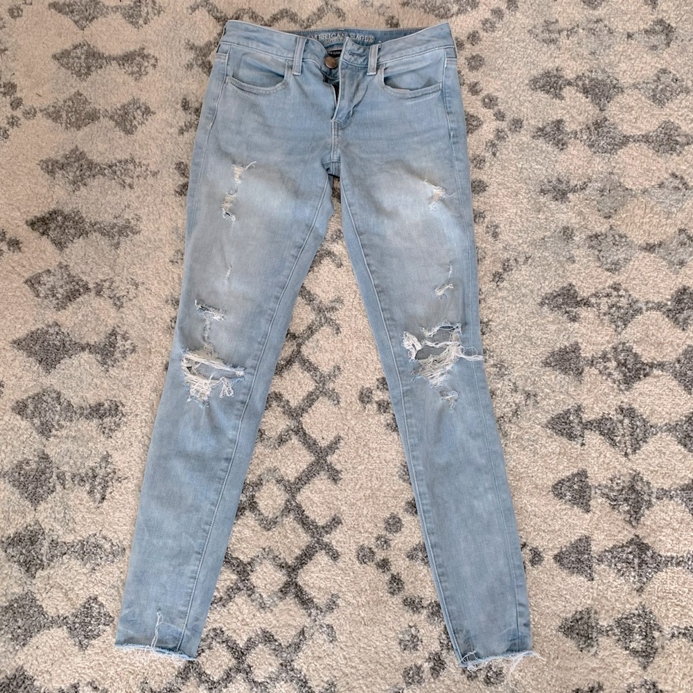 Light washed stretchy distressed jeans